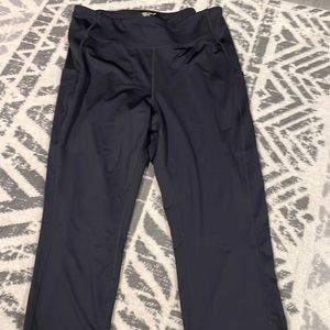 Woman’s Tek Gear work out gear Capris Size 1X